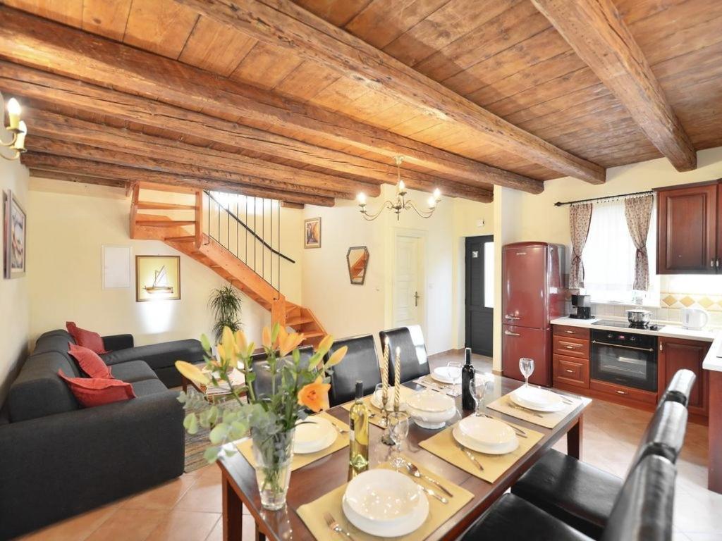 Villa Omis Luaran gambar
